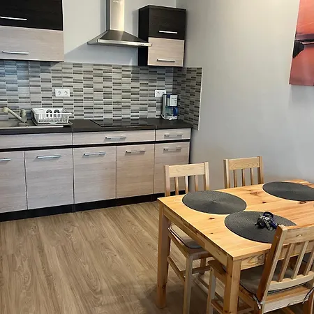 Cadet Ezuestpart Apartament *