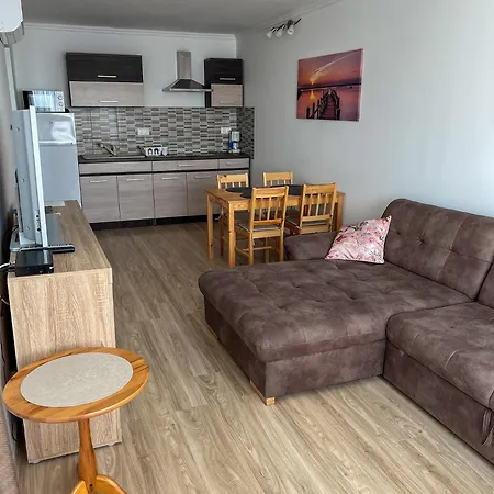 Cadet Ezuestpart شقة *